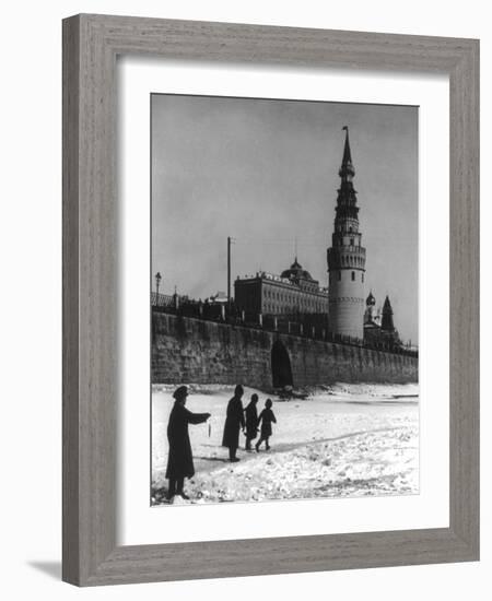 Moscow River and Kremlin in Winter Photograph - Moscow, Russia-Lantern Press-Framed Art Print