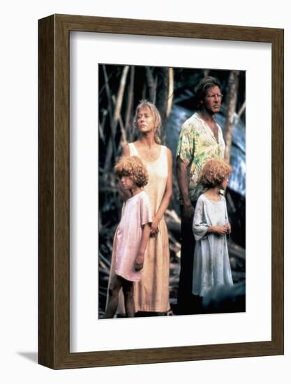 MOSQUITO COAST, 1986 directed by PETER WEIR Helen Mirren and Harrison Ford (photo)-null-Framed Photo