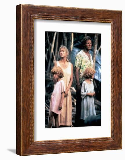 MOSQUITO COAST, 1986 directed by PETER WEIR Helen Mirren and Harrison Ford (photo)-null-Framed Photo