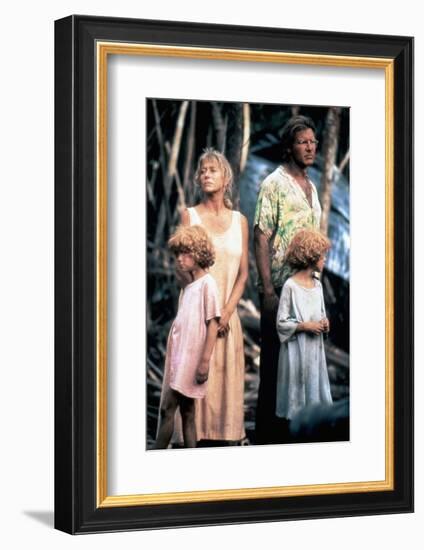 MOSQUITO COAST, 1986 directed by PETER WEIR Helen Mirren and Harrison Ford (photo)-null-Framed Photo