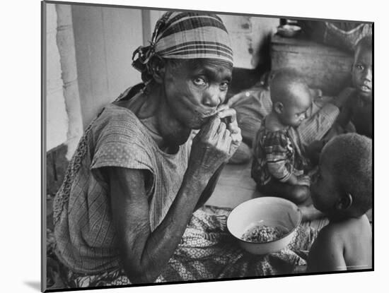 Mother and Starving Children Eating-Terence Spencer-Mounted Photographic Print