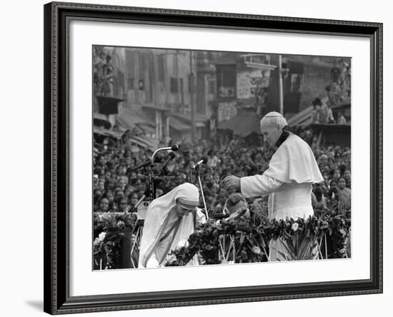 Mother Teresa Ascends the Podium to Stand Side by Side with Pope John Paul II-null-Framed Photographic Print