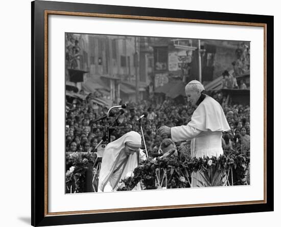 Mother Teresa Ascends the Podium to Stand Side by Side with Pope John Paul II-null-Framed Photographic Print