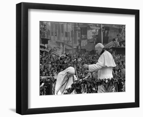 Mother Teresa Ascends the Podium to Stand Side by Side with Pope John Paul II-null-Framed Photographic Print