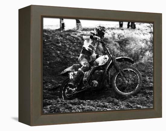 Motocross Scrambling-null-Framed Premier Image Canvas