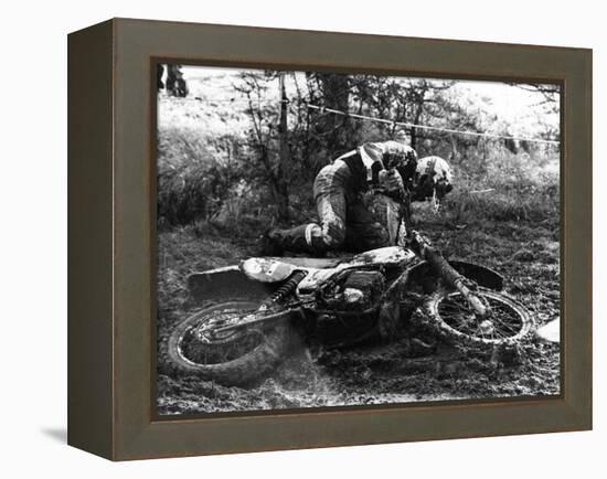 Motocross Scrambling-null-Framed Premier Image Canvas