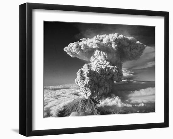 Mt. St. Helens Erupting-Bettmann-Framed Photographic Print