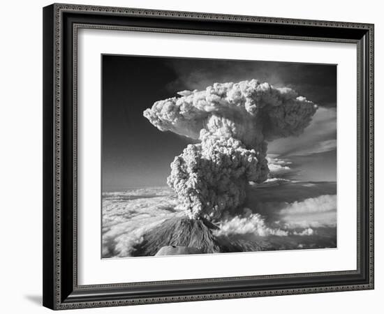 Mt. St. Helens Erupting-Bettmann-Framed Photographic Print