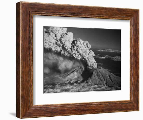 Mt. St. Helens Erupting-Bettmann-Framed Photographic Print