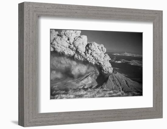 Mt. St. Helens Erupting-Bettmann-Framed Photographic Print