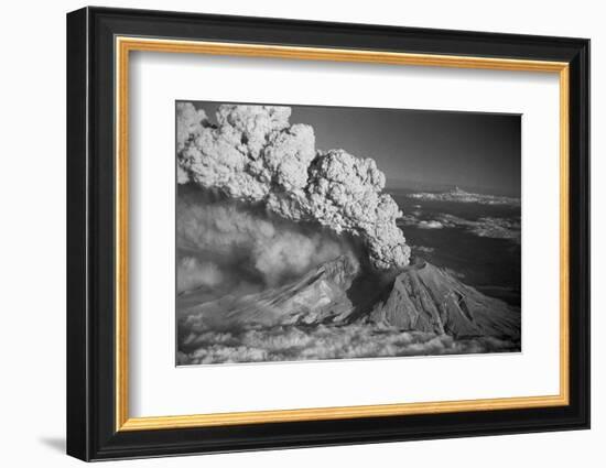 Mt. St. Helens Erupting-Bettmann-Framed Photographic Print