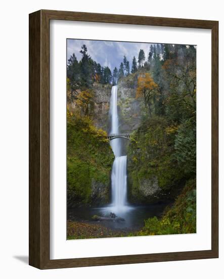 Multnomah Falls, Columbia Gorge, Oregon, USA-Gary Luhm-Framed Photographic Print