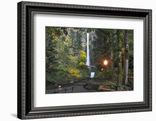 Multnomah Falls, Columbia River Gorge, Oregon, USA-Jaynes Gallery-Framed Photographic Print