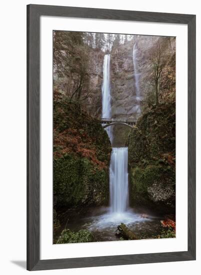 Multnomah Falls in fall color-Belinda Shi-Framed Photographic Print