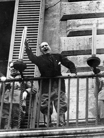 Mussolini Giving A Speech On A Balcony 1923 Photographic Print Art Com