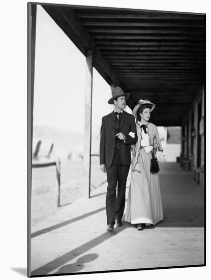 MY DARLING CLEMENTINE, 1946 directed by JOHN FORD Heny Fonda and Cathy Downs (b/w photo)-null-Mounted Photo