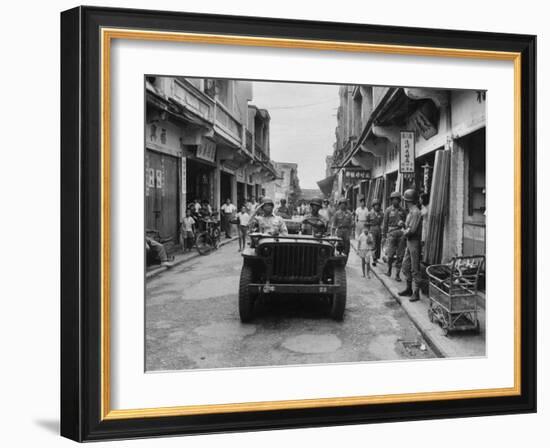 Nationalist Chinese Soldiers on Quemoy Island-John Dominis-Framed Photographic Print