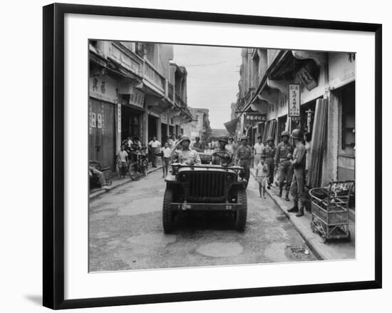 Nationalist Chinese Soldiers on Quemoy Island-John Dominis-Framed Photographic Print