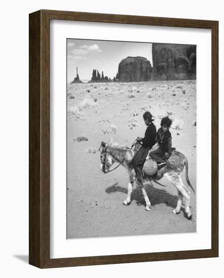 Native American Indian Children-Loomis Dean-Framed Photographic Print