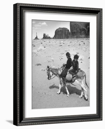 Native American Indian Children-Loomis Dean-Framed Photographic Print