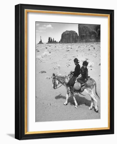 Native American Indian Children-Loomis Dean-Framed Photographic Print