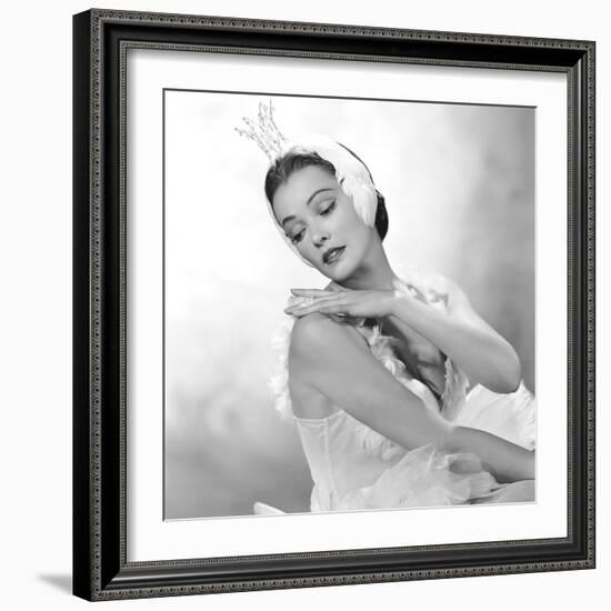 Ne me quitte jamais Never Let me Go by Delmer Daves with Gene Tierney, 1953 (b/w photo)-null-Framed Photo