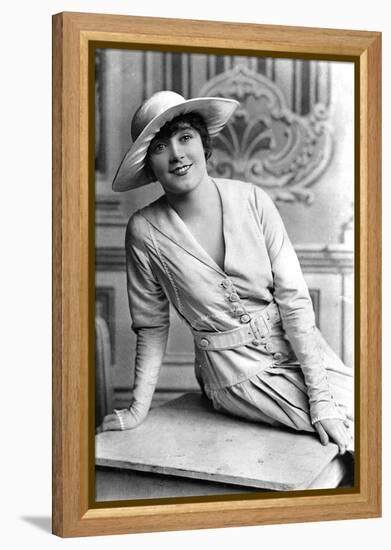 Nellie Taylor, Actress, 1900s-J Beagles & Co-Framed Premier Image Canvas