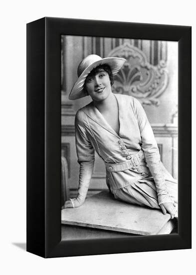 Nellie Taylor, Actress, 1900s-J Beagles & Co-Framed Premier Image Canvas