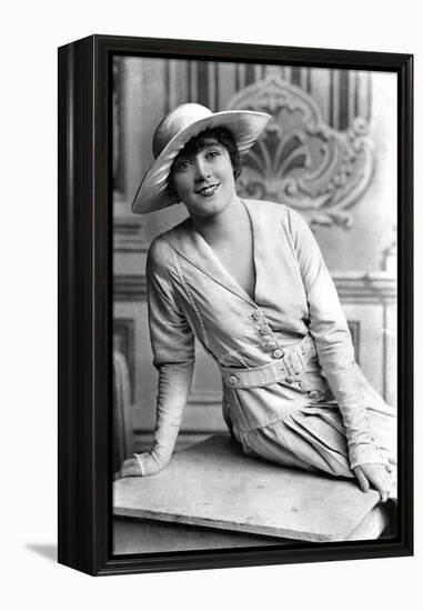 Nellie Taylor, Actress, 1900s-J Beagles & Co-Framed Premier Image Canvas