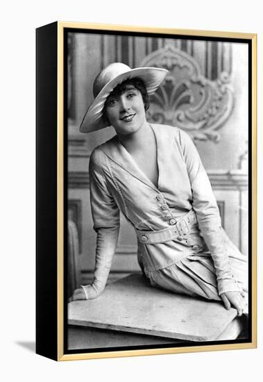 Nellie Taylor, Actress, 1900s-J Beagles & Co-Framed Premier Image Canvas