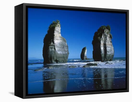 Neuseeland, Nordinsel, Nord Taranaki, Meer, Felsformationen - White Cliffs-Thonig-Framed Premier Image Canvas