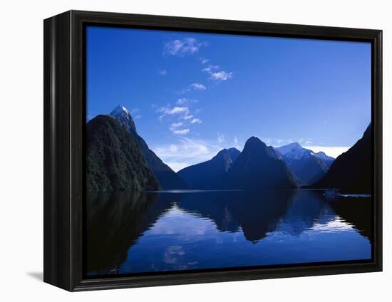 Neuseeland, Sv¼dinsel, Milford Sound, Berglandschaft, Mitre Peak, New Zealand, See-Thonig-Framed Premier Image Canvas