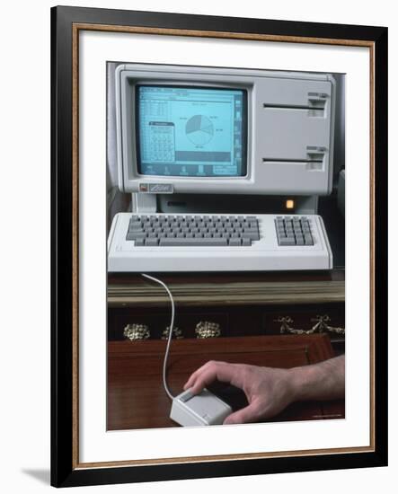 New Apple Lisa Computer During Press Preview-Ted Thai-Framed Photographic Print