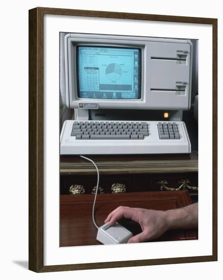 New Apple Lisa Computer During Press Preview-Ted Thai-Framed Photographic Print