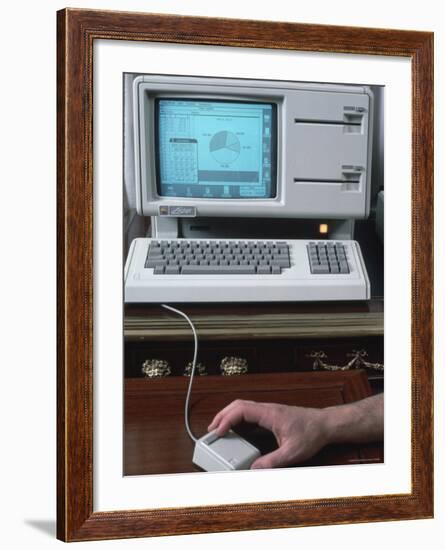 New Apple Lisa Computer During Press Preview-Ted Thai-Framed Photographic Print