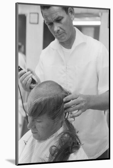 New U.S. Army draft recruit getting his hair cut by a barber, May 15 1967-Warren K. Leffler-Mounted Photographic Print