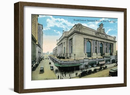 New York City, New York - Exterior View of Grand Central-Lantern Press-Framed Art Print