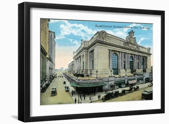 New York City, New York - Exterior View of Grand Central-Lantern Press-Framed Art Print