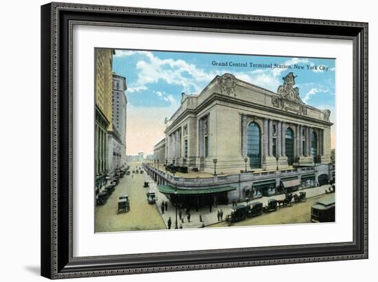 New York City, New York - Exterior View of Grand Central-Lantern Press-Framed Art Print