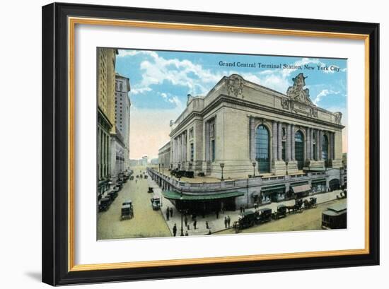 New York City, New York - Exterior View of Grand Central-Lantern Press-Framed Art Print