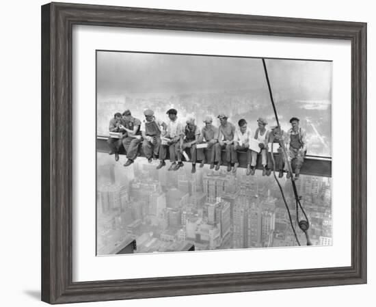 New York Construction Workers Lunching on a Crossbeam-null-Framed Photographic Print