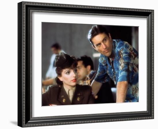 NEW-YORK NEW-YORK, 1980 directed by MARTIN SCORSESE Liza Minnelli and Robert by Niro (photo)-null-Framed Photo