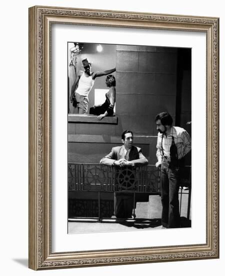 NEW-YORK NEW-YORK, 1980 directed by MARTIN SCORSESE On the set, Robert by Niro and his director Mar-null-Framed Photo