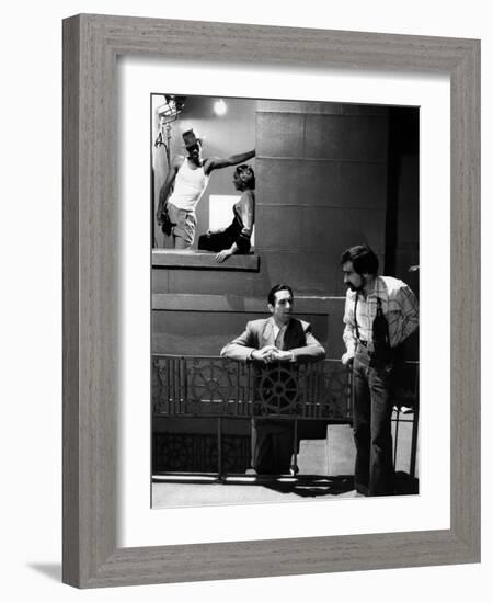 NEW-YORK NEW-YORK, 1980 directed by MARTIN SCORSESE On the set, Robert by Niro and his director Mar-null-Framed Photo