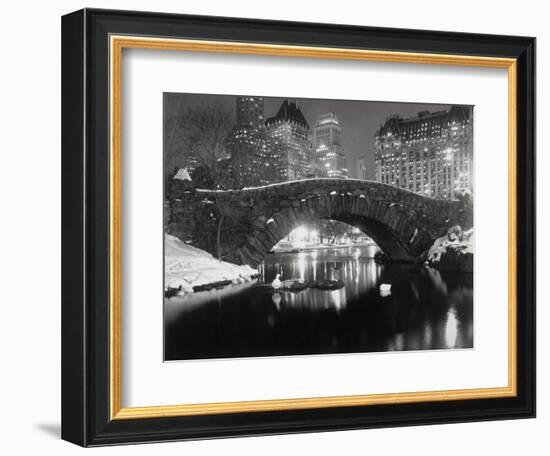 New York Pond in Winter-Bettmann-Framed Photographic Print