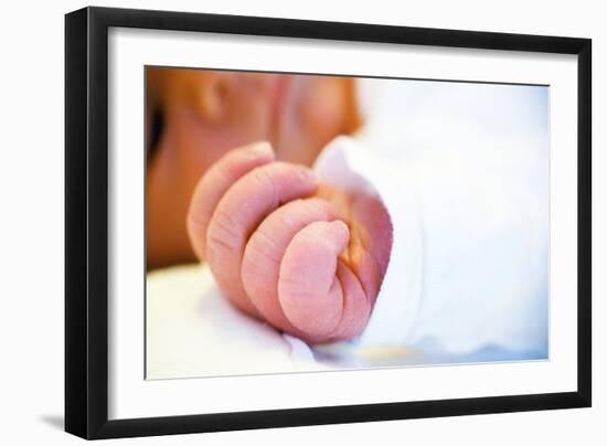 Newborn Baby's Hand-Mauro Fermariello-Framed Photographic Print