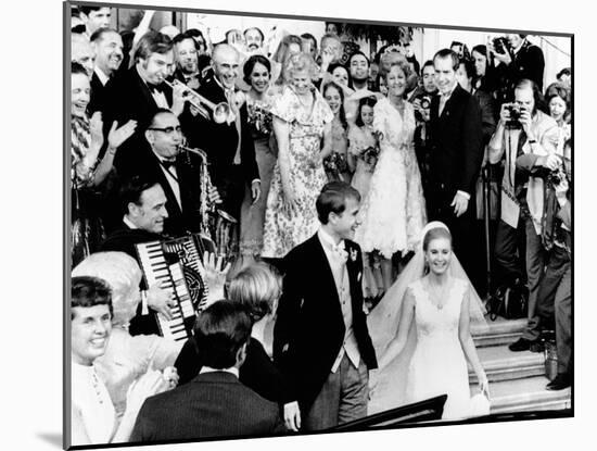 Newlyweds, Edward and Tricia Nixon Cox Leave the White House after their Wedding, June 12, 1971-null-Mounted Photo