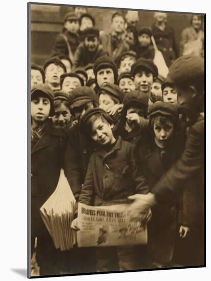 Newsies at the Paper Office, Bank Alley, Syracuse, New York, c.1910-Lewis Wickes Hine-Mounted Photo