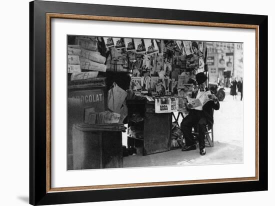 Newspaper Stand, Paris, 1931-Ernest Flammarion-Framed Giclee Print