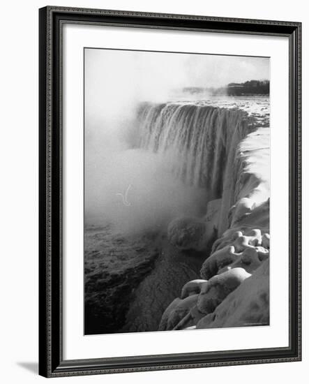 Niagara Falls in Winter-Alfred Eisenstaedt-Framed Photographic Print